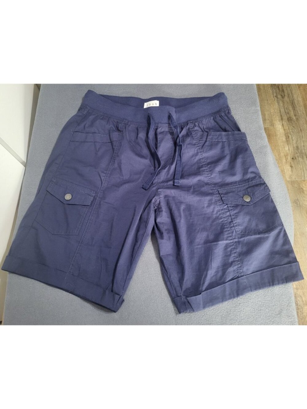 da-sh Women's SZ M Pull On Snap Pocket Bermuda Shorts Navy